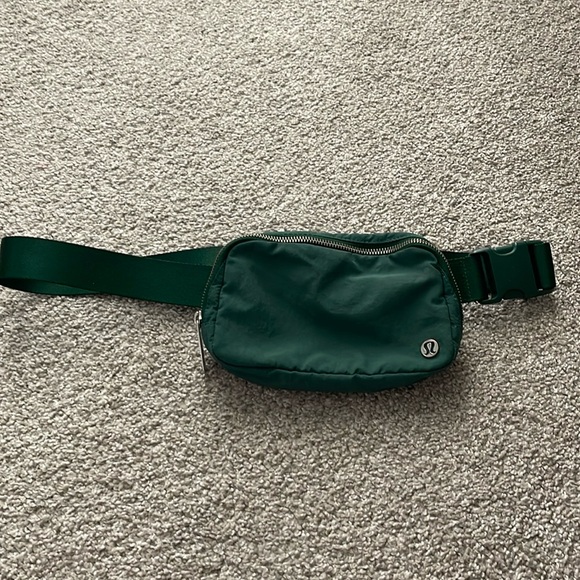 dakine go go 6l mini backpack Essentials Backpack Mini 7L